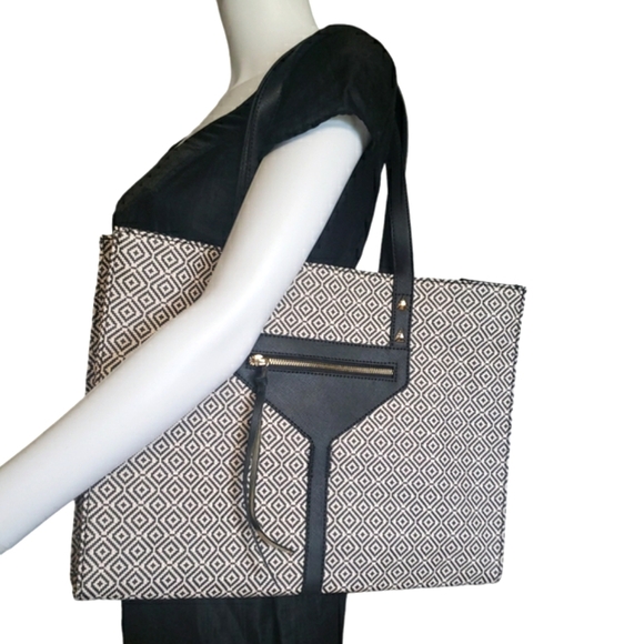 NWOT Stella & Dot Black & White City Tote Bag Satchel Carry All & Crossbody Bag - Picture 1 of 17